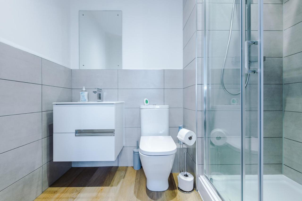 New! Stylish 2-Bed Apartment In Manchester By 53 Degrees Property - Amazing Location, Ideal For Small Groups - Sleeps 4! ภายนอก รูปภาพ