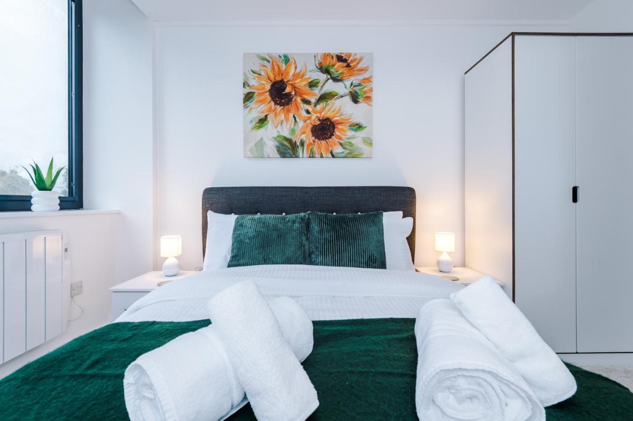 New! Stylish 2-Bed Apartment In Manchester By 53 Degrees Property - Amazing Location, Ideal For Small Groups - Sleeps 4! ภายนอก รูปภาพ