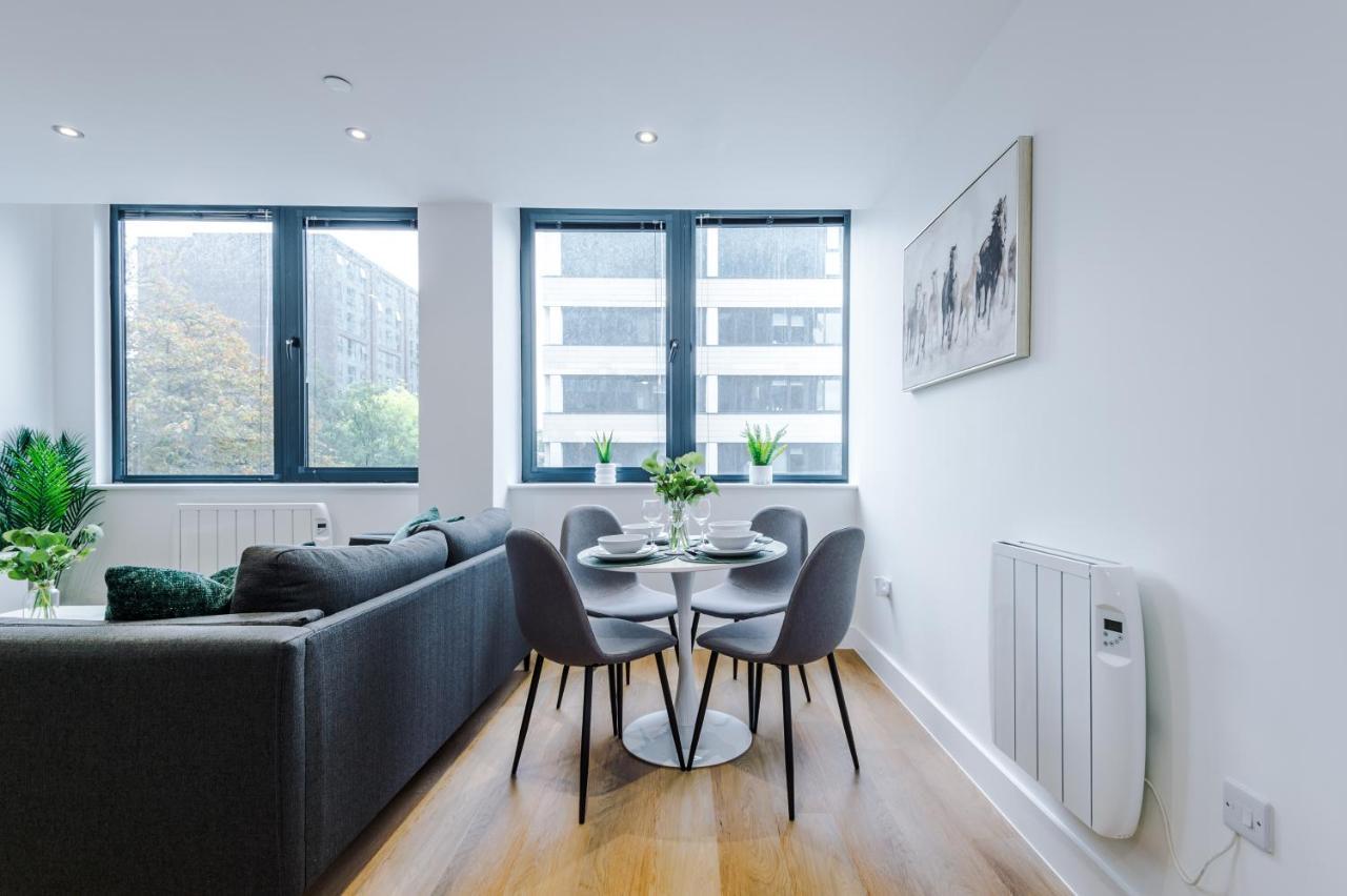 New! Stylish 2-Bed Apartment In Manchester By 53 Degrees Property - Amazing Location, Ideal For Small Groups - Sleeps 4! ภายนอก รูปภาพ