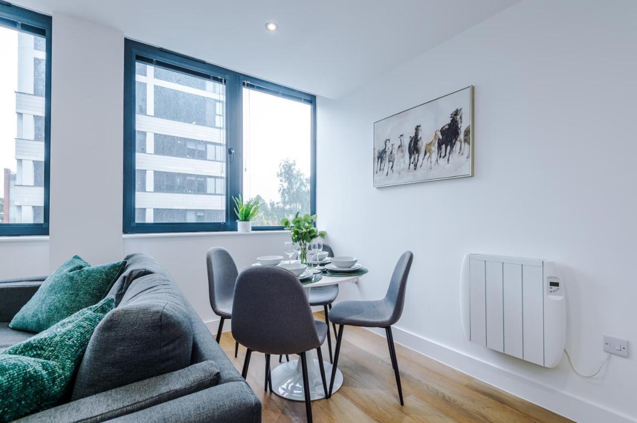 New! Stylish 2-Bed Apartment In Manchester By 53 Degrees Property - Amazing Location, Ideal For Small Groups - Sleeps 4! ภายนอก รูปภาพ